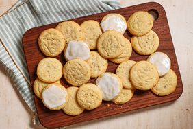 Tray of Taylor Swift's chai cookies